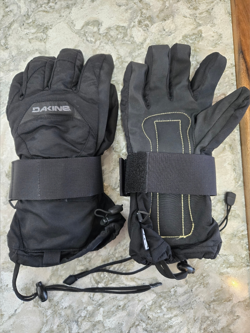 Dakine Nova Wristguard Ski/Snowboard Gloves